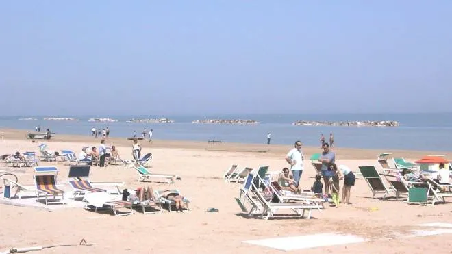 Senigallia,la spiaggia affollata di turisti