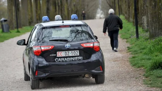 Controlli dei carabinieri sul rispetto delle disposizioni per il contenimento del Covid-19