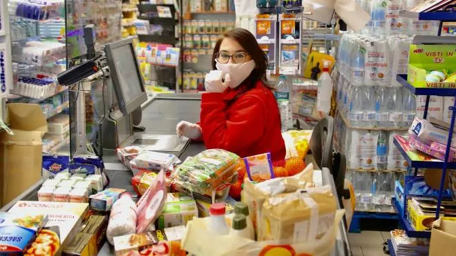 PRESSPHOTO Firenze   coronavirus: spesa, supermercato, conad, mascherina, foto Marco Mori/New Press Photo
