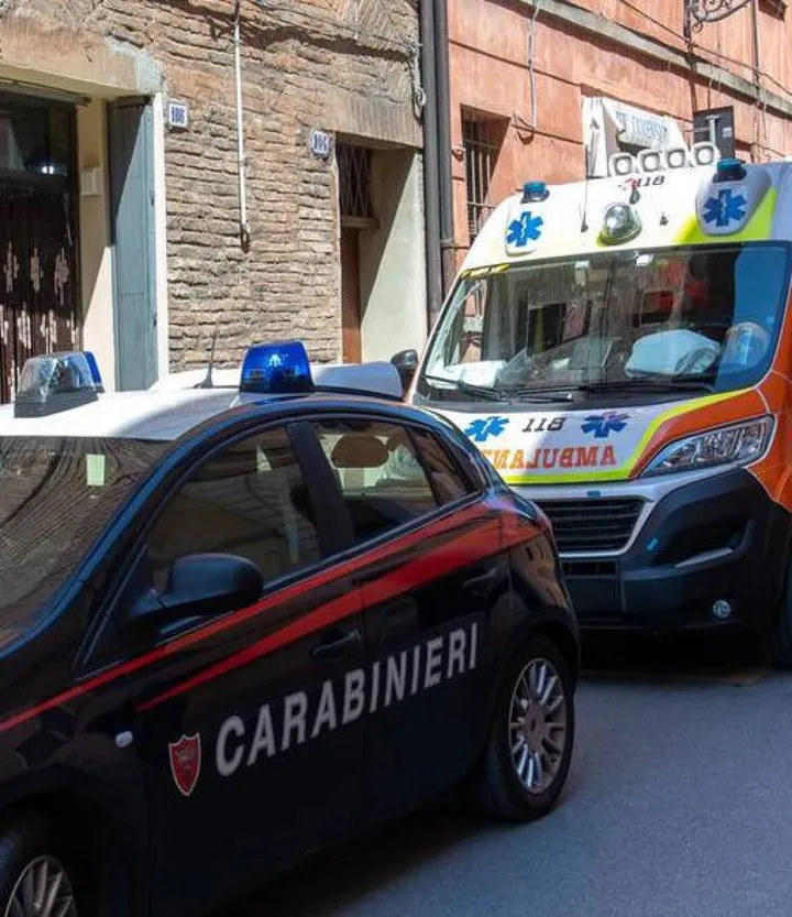 Il 118 giunto sul posto con i carabinieri non ha potuto fare altro che verificare il decesso