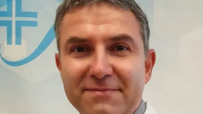 Il professor Luca D’Ascanio, primario dell’Otorinolaringoiatria di Marche Nord, nel presidio di Fano