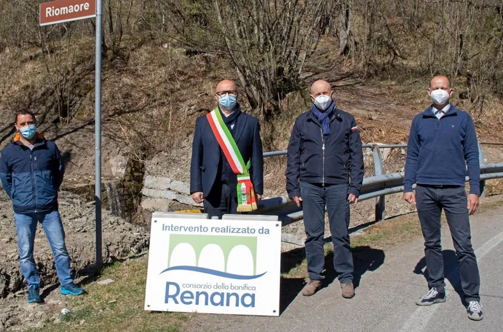 Il sindaco Bruno Pasquini, Paolo Pini della Bonifica e il geologo Alessandro Roda