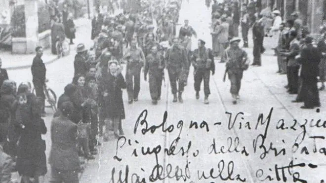 L’entrata della Brigata Maiella a Bologna il 21 aprile 1945. In alto, Ruggero Giacomini, storico della Resistenza marchigiana