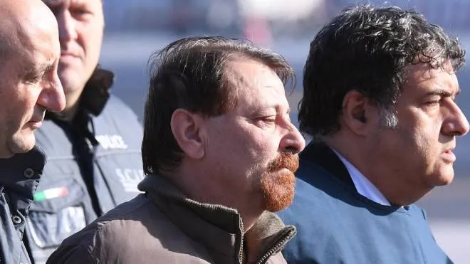 Cesare Battisti, il 14 gennaio 2019, al suo arrivo all’aeroporto di Fiumicino dopo l’arresto in Bolivia (foto Alive)
