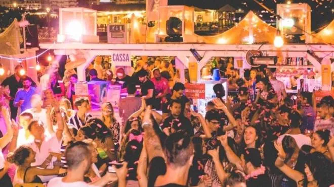 Il Molo 9Cinque è la discoteca all'aperto sul porto di Cesenatico