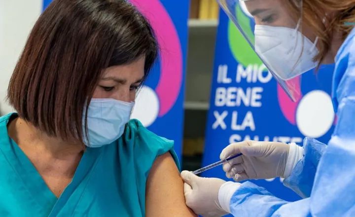 Oltre il novanta per cento dei sammarinesi è vaccinato con il siero russo che ancora non ha ricevuto il via libera dall’Agenzia europea del farmaco