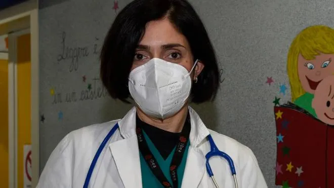 Martina Fornaro, direttrice di Pediatria; in piccolo lo staff del reparto (foto Calavita)