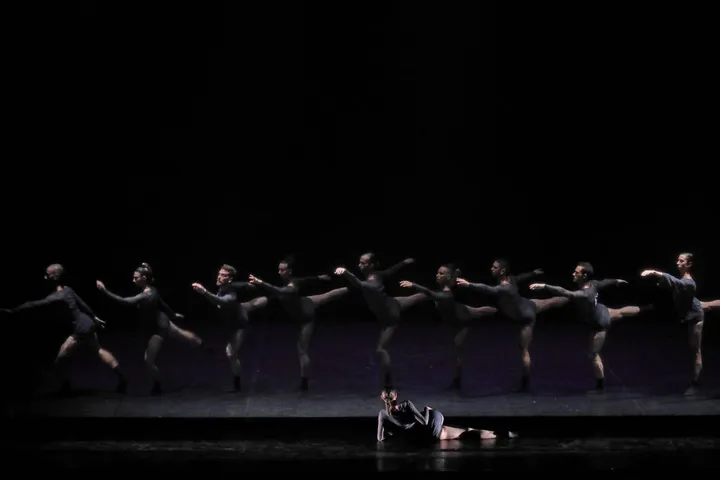 La compagnia Nuovo balletto di toscana che, con dodici danzatori, si esibirà stasera al Comunale di Russi con ’Bayadère – Il regno delle ombre’