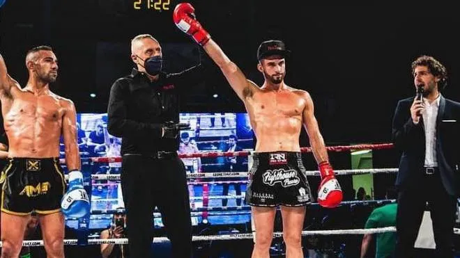 Jordan Valdinocci festeggia a Milano confermandosi quindi campione del mondo di Kick Boxing. Una grande soddisfazione