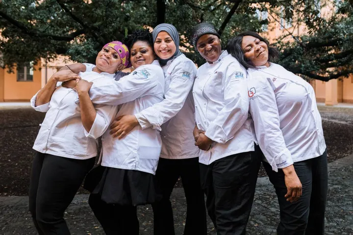 Le donne migranti del ristorante Roots pronte a stupire con ricette innovative e internazionali