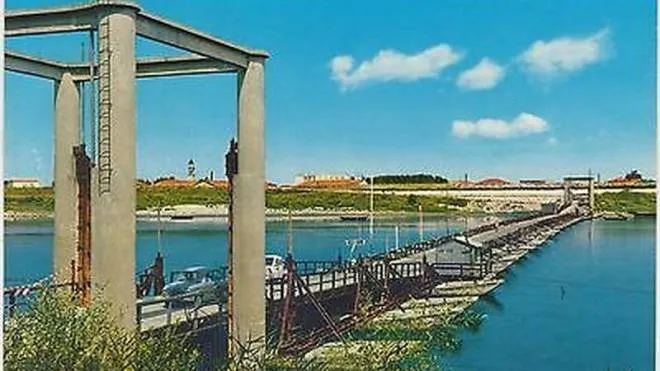 il ponte in chiatte sul Po tra Polesella e Ro Ferrarese