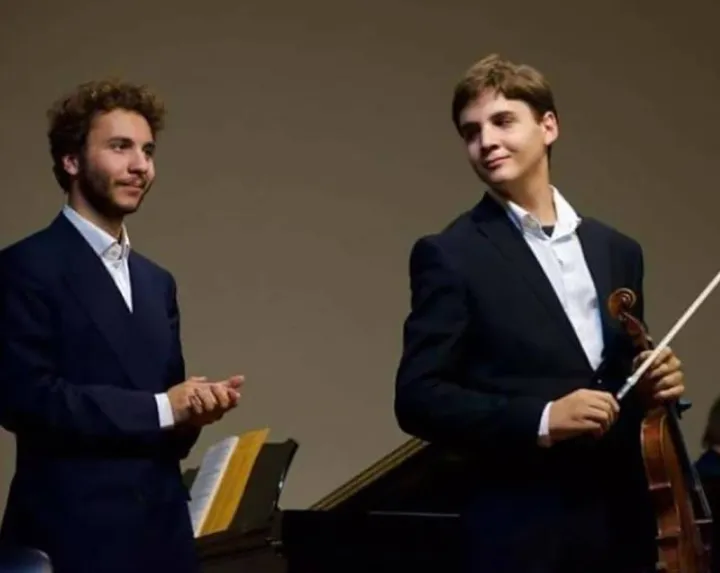 Al pianoforte Nicolò e al violino Lodovico Parravicini, vincitori di vari concorsi