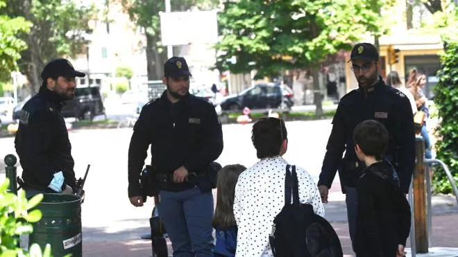 I poliziotti di quartiere sono tornati in Bolognina: ieri hanno pattugliato via Ferrarese e piazza dell’Unità