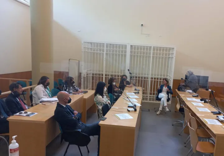 L’assemblea di magistrati e avvocati ieri mattina in tribunale a Pesaro