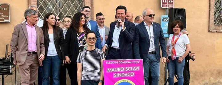 Domenica, il candidato civico Mauro Sclavi ha presentato la lista «Tolentino civica e solidale» in piazza Mauruzi