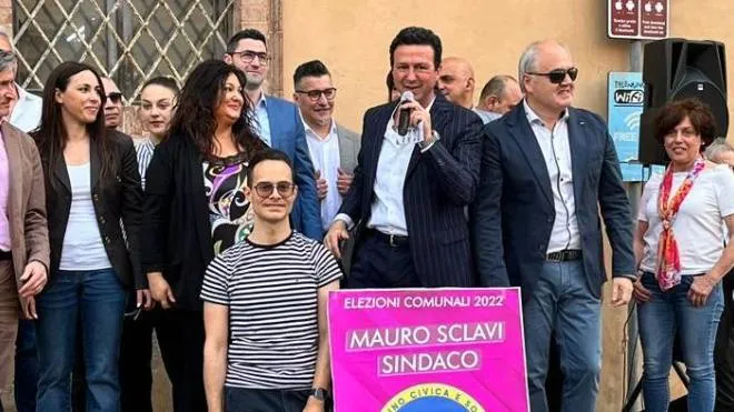 Domenica, il candidato civico Mauro Sclavi ha presentato la lista «Tolentino civica e solidale» in piazza Mauruzi