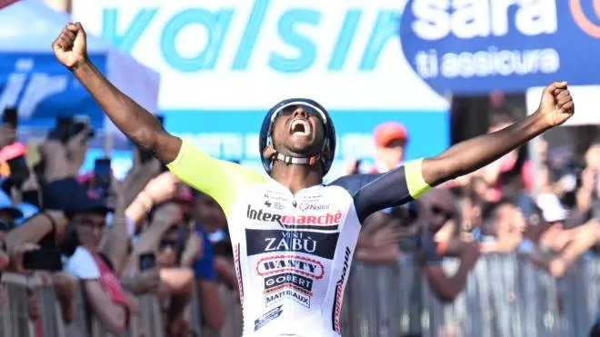 Eritrean rider Biniam Girmay Hailu (Team Intermarch�-Wanty-Gobert Mat�riaux) celebrates as he crosses the finish line to win the 10th stage of the Giro d'Italia 2022 cycling race,  between Pescara and Jesi, central Italy. ANSA/MAURIZIO BRAMBATTI