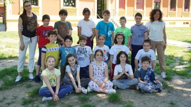 Gli alunni della classe 4A della scuola primaria Demetrio Benni, che hanno studiato la storia del loro territorio