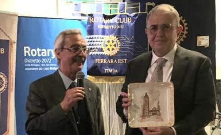 Maurizio Marcialis. ,. presidente del Rotary Comacchio-Codigoro-Terre Pomposiane, e il prefetto Rinaldo Argentieri