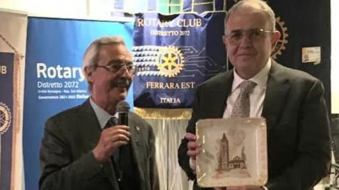 Maurizio Marcialis. ,. presidente del Rotary Comacchio-Codigoro-Terre Pomposiane, e il prefetto Rinaldo Argentieri