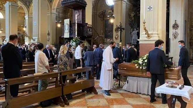 I funerali in basilica a Correggio