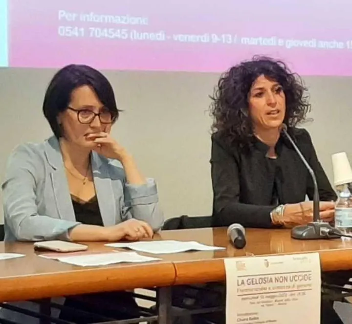 Emma Petitti, presidente dell’assemblea legislativa regionale, e a destra la vicesindaca Chiara Bellini durante il convegno sulla violenza di genere