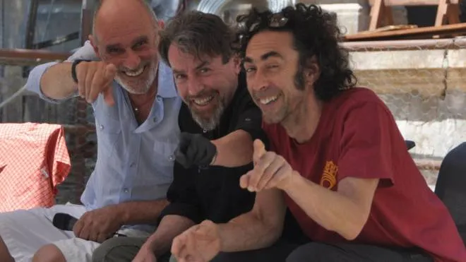 Da sinistra, il direttore artistico Roberto Martini, Franco Gamberini della Trattoria Montepaolo e il musicista Fabrizio Sirotti (foto Frasca)