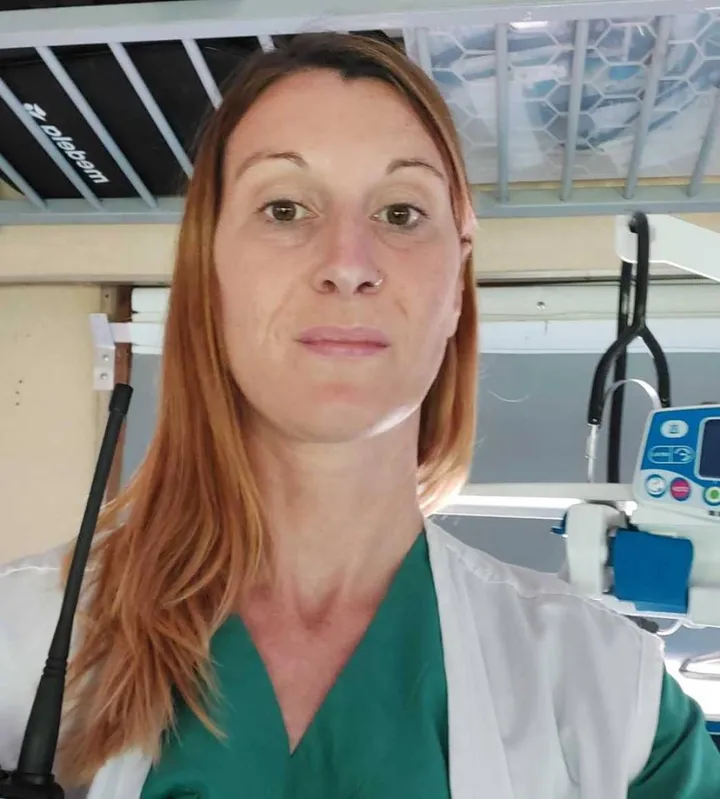 Alessia Gaudenzi lavora all’ospedale San Salvatore di Pesaro. Si è messa in aspettativa fino a metà giugno per dare un aiuto diretto nel conflitto ucraino