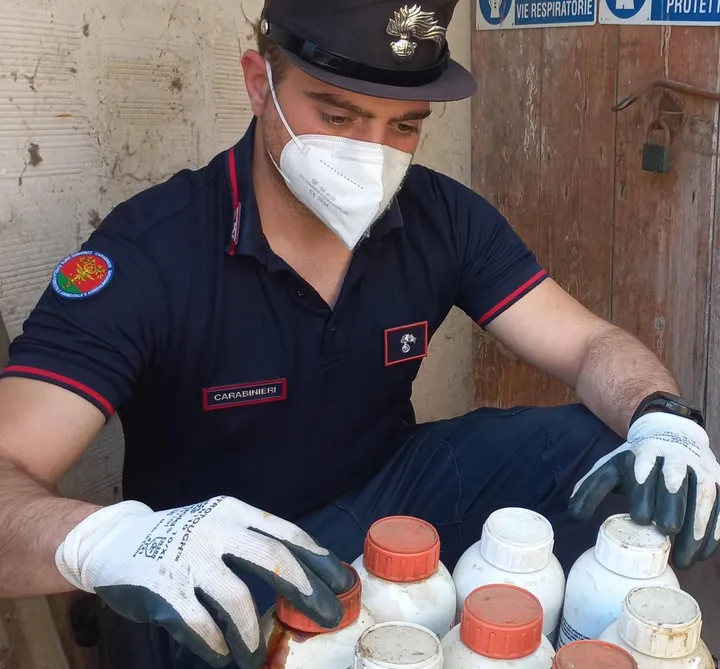 In base alla legge, i prodotti rinvenuti dai carabinieri sono pericolosi per la salute