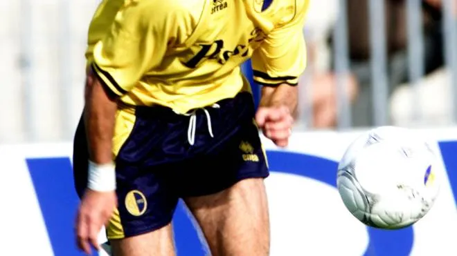 Paolo Mandelli quando indossava la maglia del Modena