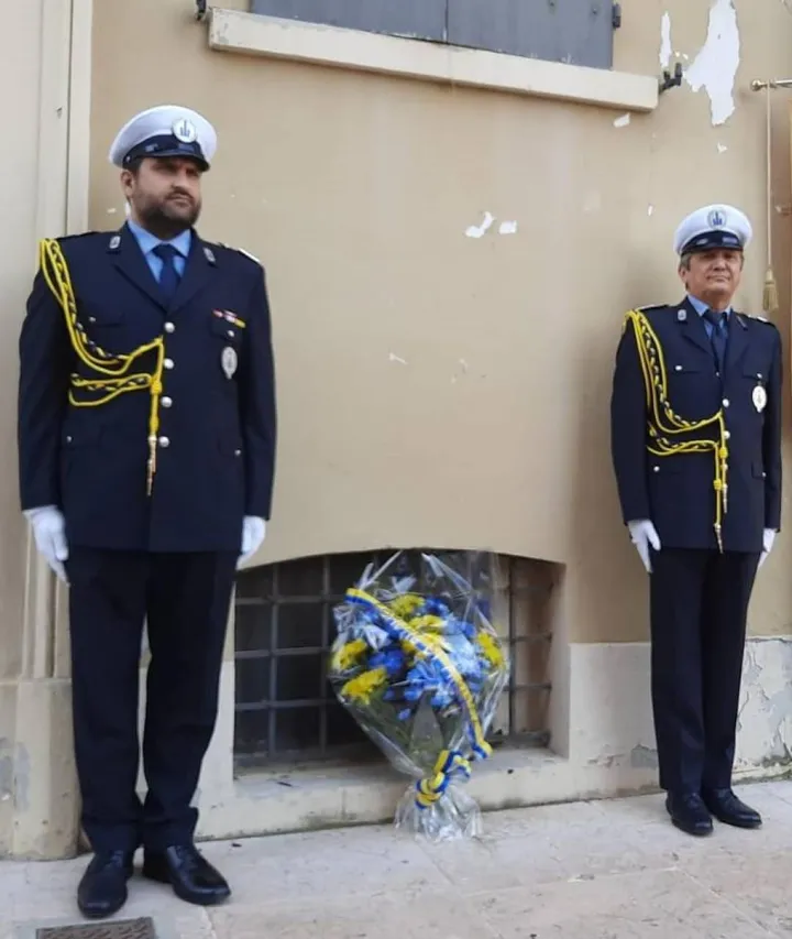 La cerimonia a tre anni di distanza dal rogo che in via Roma provocò la morte di due donne