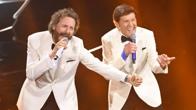 Il travolgente duetto di Jovanotti e Gianni Morandi al Festival di Sanremo: la coppia ora è anche disco di platino