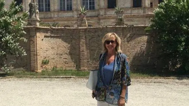 Chiara Marchetto davanti a villa Buonaccorsi
