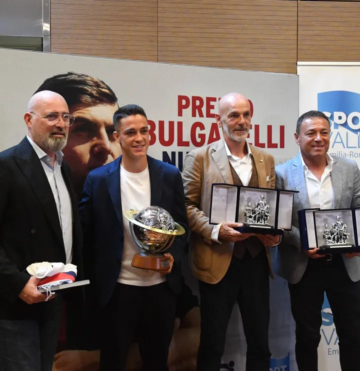 Da sinistra il Presidente Bonaccini, Raspadori, Pioli e Piovani