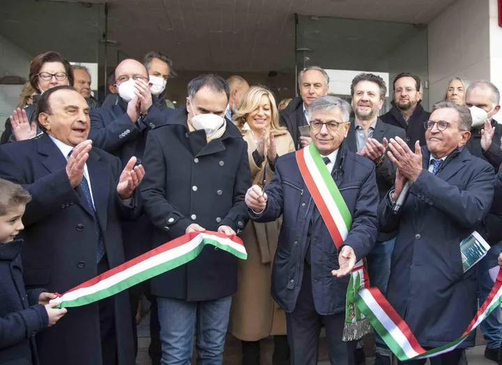 Il taglio del nastro delle terme, lo scorso 2 aprile, con il professor Monti, l’assessore Corsini, il sindaco Nanni e il general manager Prantoni (Foto Marchi)