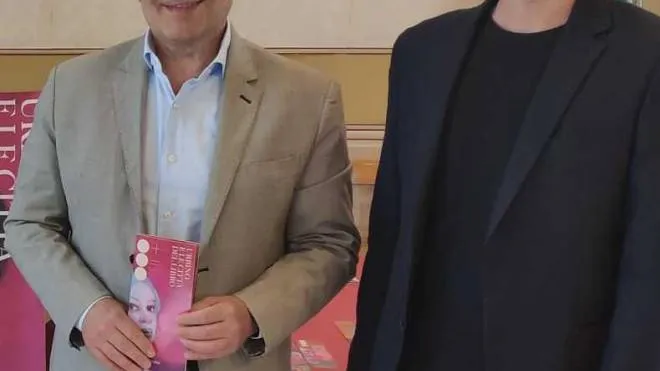 L’assessore Roberto Cioppi con lo scrittore Alessio Torino