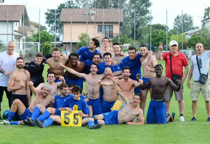 Partita finita, l’Azzurra Romagna celebra la promozione in Prima Categoria