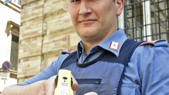 Il taser in dotazione ai carabinieri