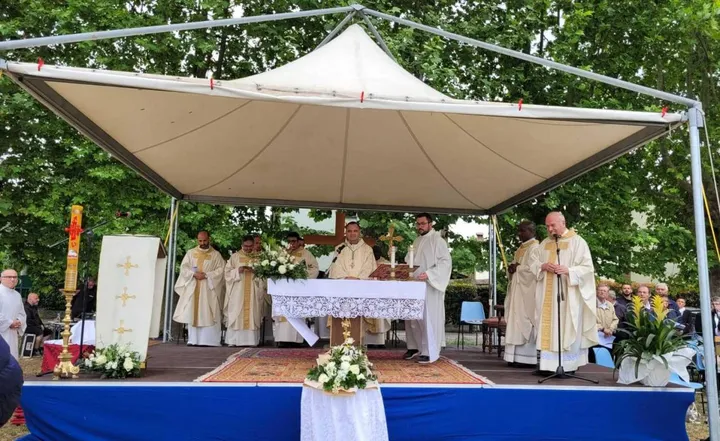 La cerimonia che ieri. si è svolta a San Giacomo Roncole (Mirandola) con il vescovo di Carpi, monsignor Erio Castellucci