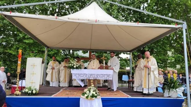 La cerimonia che ieri. si è svolta a San Giacomo Roncole (Mirandola) con il vescovo di Carpi, monsignor Erio Castellucci