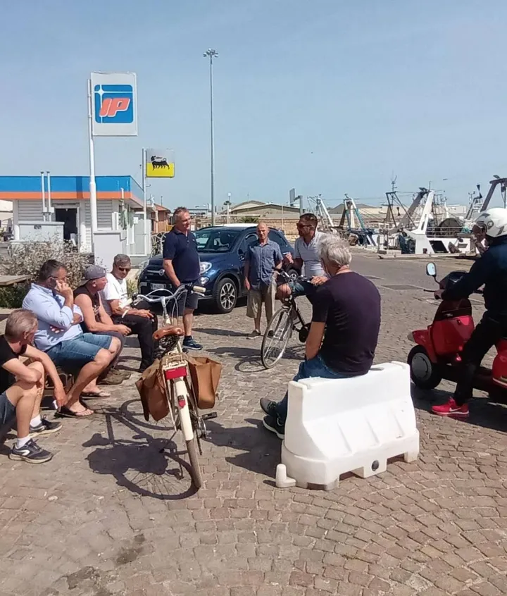 I marittimi al porto di San Benedetto protestano per il caro gasolio