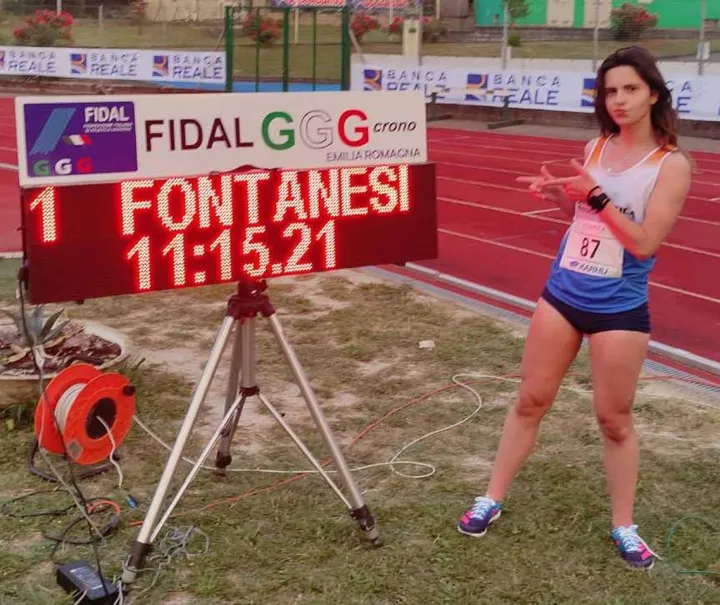 Elena Fontanesi, 19 anni, in forza alla Self,. mostra il tempo vincente di. Parma