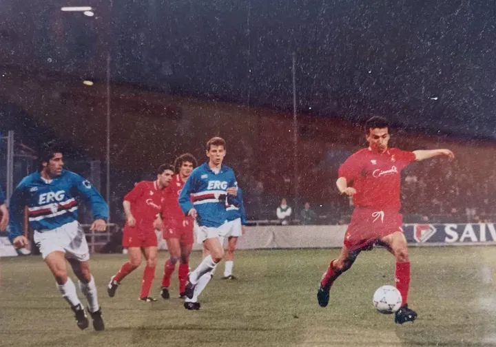 Gianluca De Angelis con la maglia dell’Ancona di allora al Ferraris contro la Samp