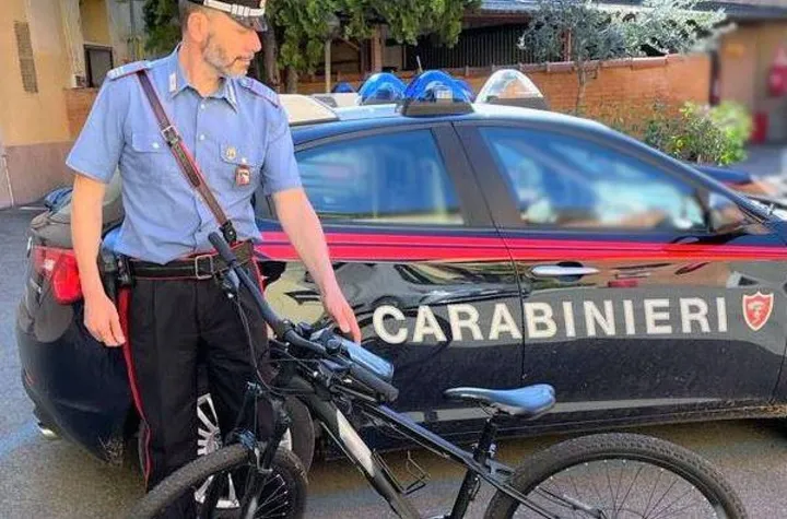 La bicicletta rubata e recuperata grazie ai carabinieri
