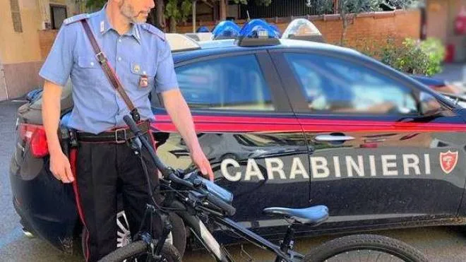 La bicicletta rubata e recuperata grazie ai carabinieri