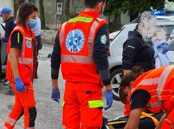 I soccorsi del 118 sono arrivati dopo la chiamata effettuata dal personale del bar: Aquilanti è morto prima che l’ambulanza giungesse in ospedale