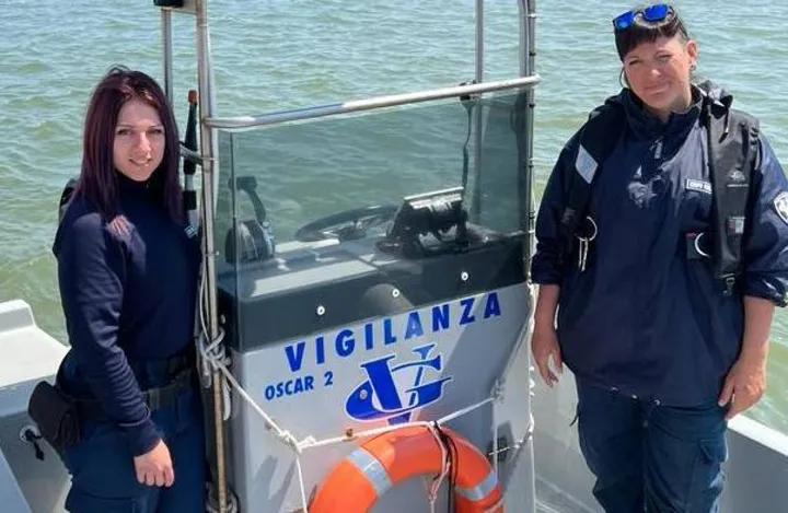 DI PATTUGLIA Anna Santin, 28 anni, e Roberta Sega, 36, sulla loro barca