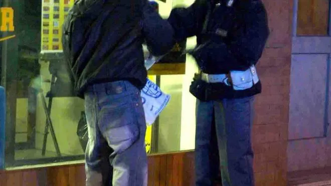 Arrestato della polizia dopo aver pizzicato un ladro in azione (foto di archivio)