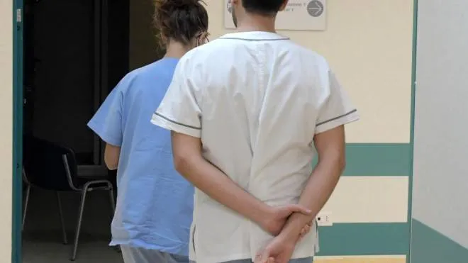 Stalking in ospedale: per un infermiere scatta il divieto al piano dove lavora la ex