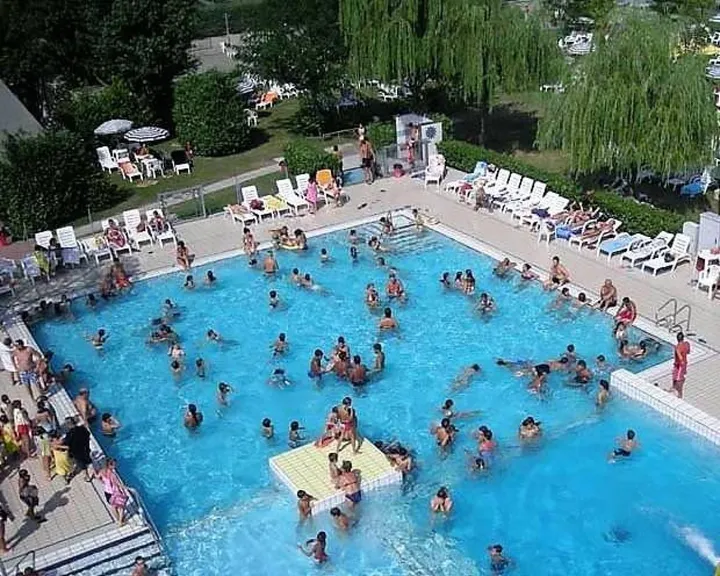 La piscina di Lugo in estate